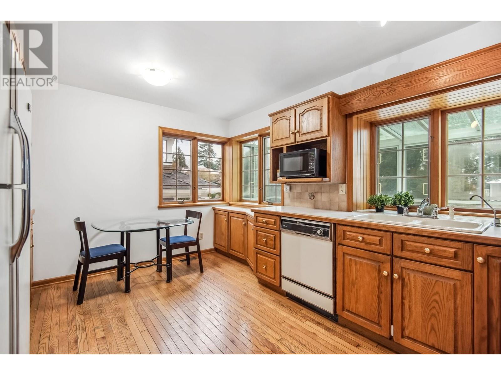 628 E 9th Street, North Vancouver, British Columbia  V7L 2B7 - Photo 9 - R2967712