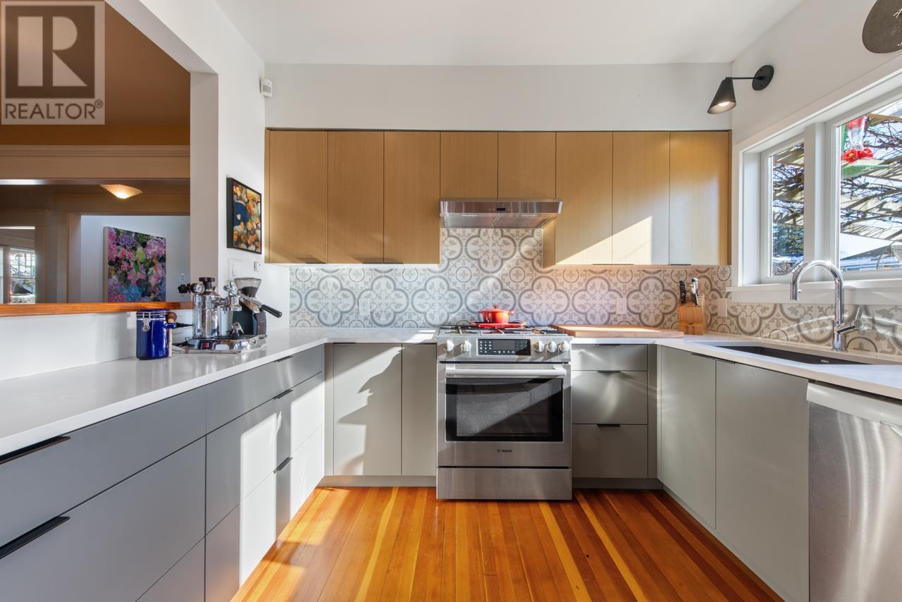 Listing Picture 13 of 32 : 396 E 47TH AVENUE, Vancouver / 溫哥華 - 魯藝地產 Yvonne Lu Group - MLS Medallion Club Member