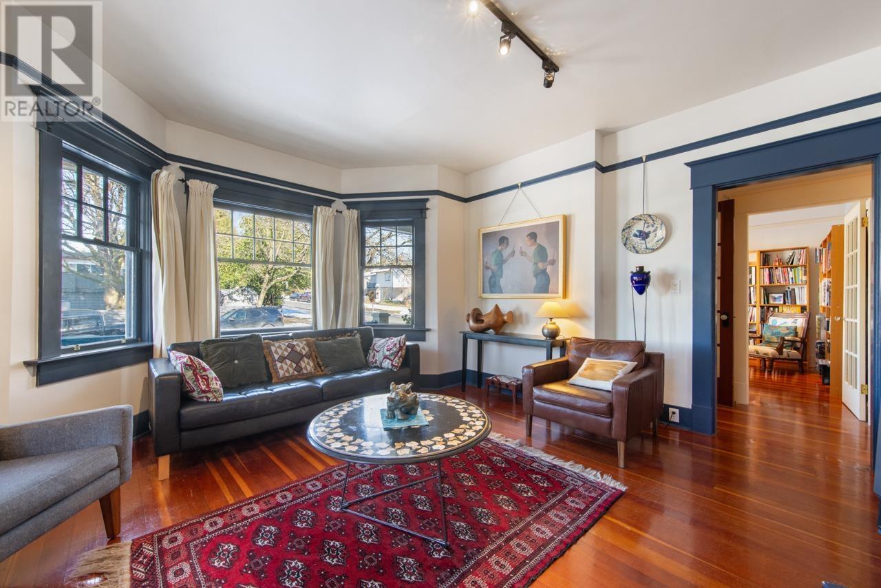 Listing Picture 3 of 32 : 396 E 47TH AVENUE, Vancouver / 溫哥華 - 魯藝地產 Yvonne Lu Group - MLS Medallion Club Member