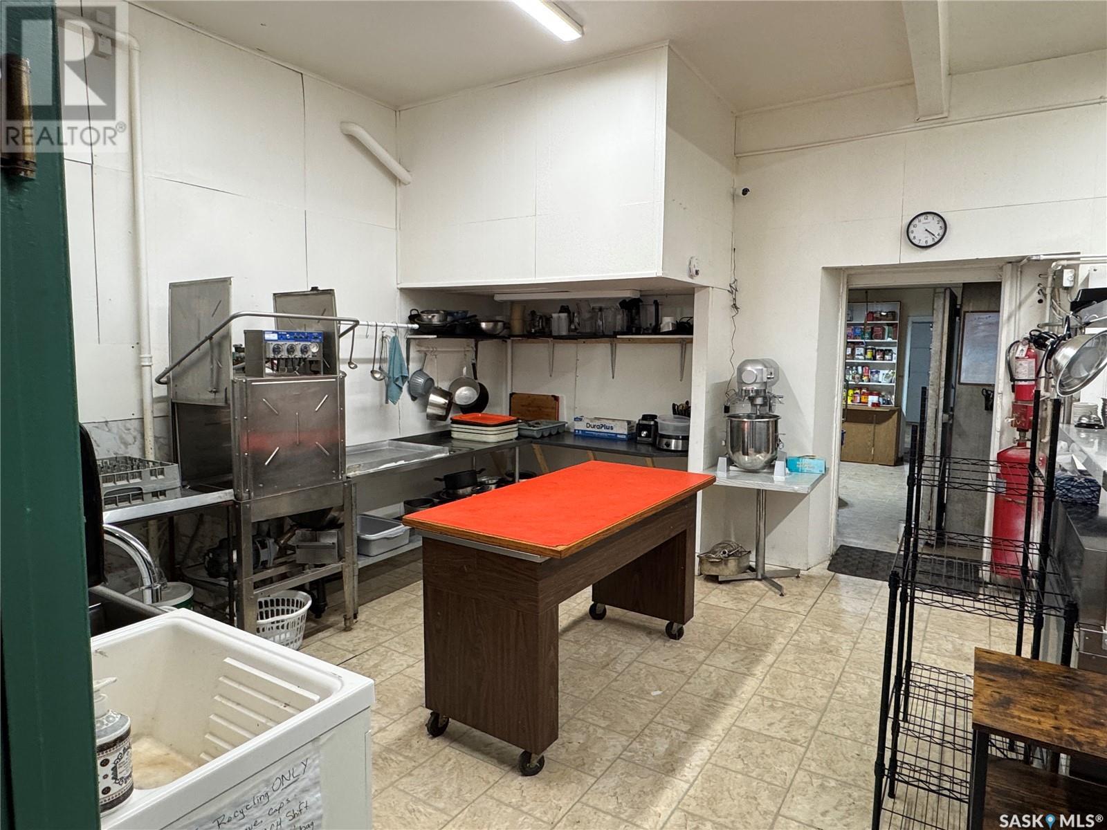 722 & 724 Desmond Street, Grenfell, Saskatchewan  S0G 2B0 - Photo 4 - SK996123