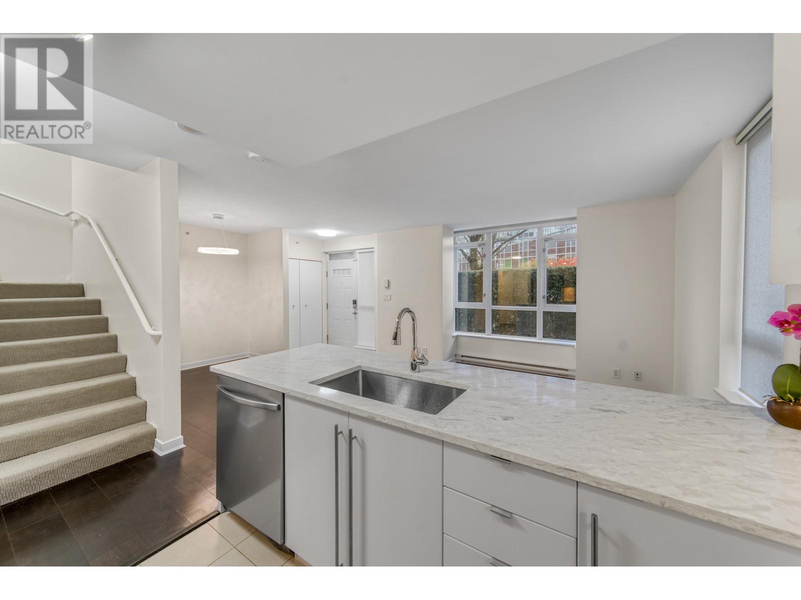 Listing Picture 6 of 30 : 5 7555 ALDERBRIDGE WAY, Richmond / 烈治文 - 魯藝地產 Yvonne Lu Group - MLS Medallion Club Member