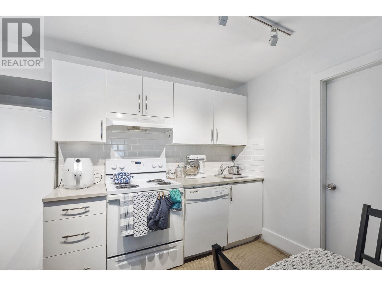 Listing Picture 33 of 40 : 4490 HARRIET STREET, Vancouver / 溫哥華 - 魯藝地產 Yvonne Lu Group - MLS Medallion Club Member