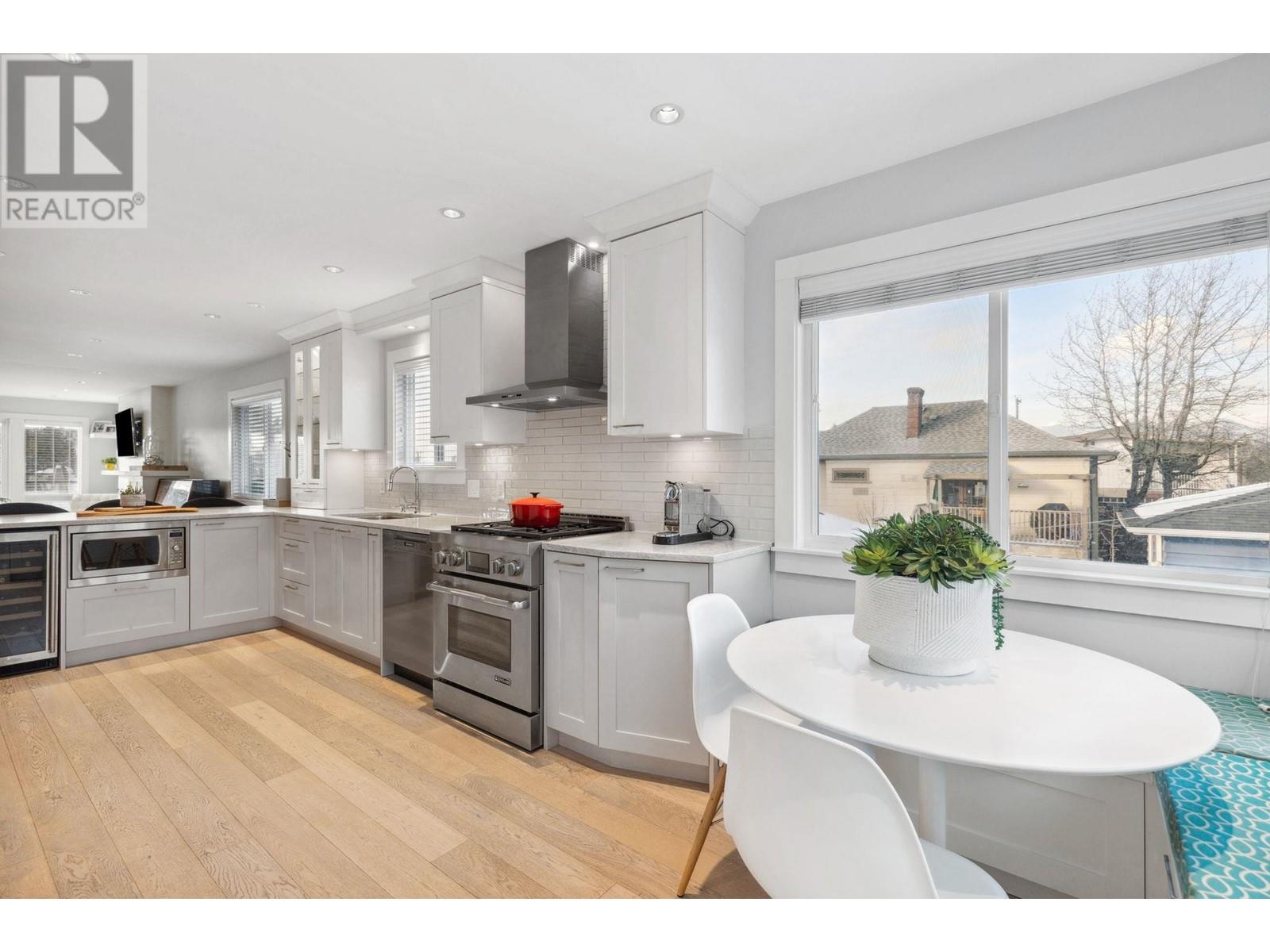 Listing Picture 16 of 40 : 4490 HARRIET STREET, Vancouver / 溫哥華 - 魯藝地產 Yvonne Lu Group - MLS Medallion Club Member