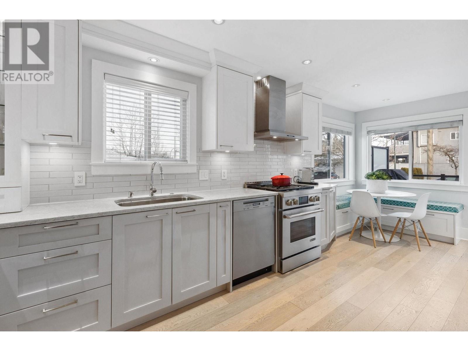 Listing Picture 19 of 40 : 4490 HARRIET STREET, Vancouver / 溫哥華 - 魯藝地產 Yvonne Lu Group - MLS Medallion Club Member