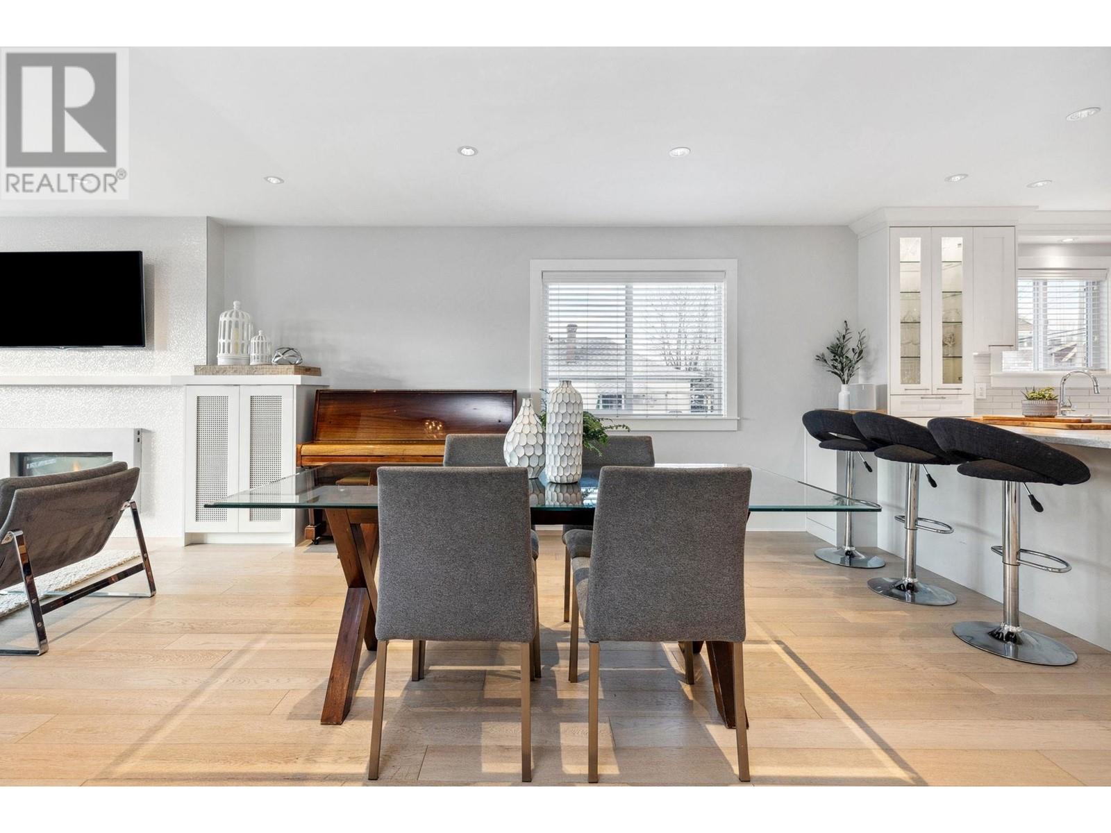 Listing Picture 3 of 40 : 4490 HARRIET STREET, Vancouver / 溫哥華 - 魯藝地產 Yvonne Lu Group - MLS Medallion Club Member