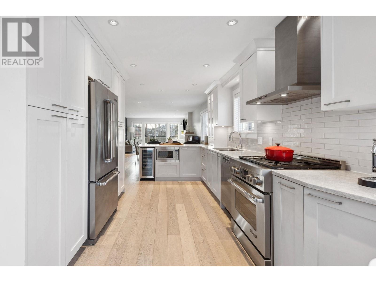 Listing Picture 17 of 40 : 4490 HARRIET STREET, Vancouver / 溫哥華 - 魯藝地產 Yvonne Lu Group - MLS Medallion Club Member