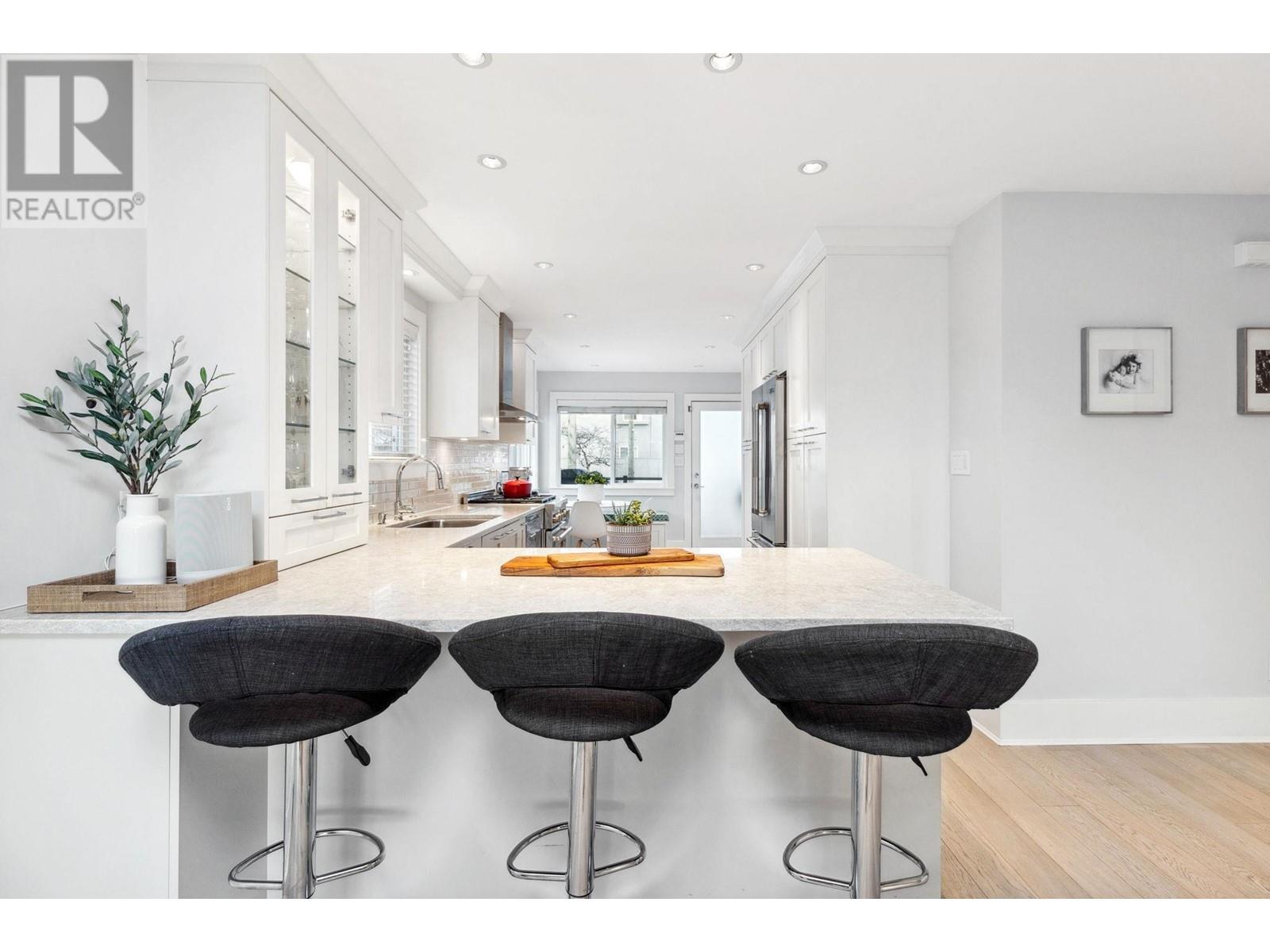 Listing Picture 12 of 40 : 4490 HARRIET STREET, Vancouver / 溫哥華 - 魯藝地產 Yvonne Lu Group - MLS Medallion Club Member