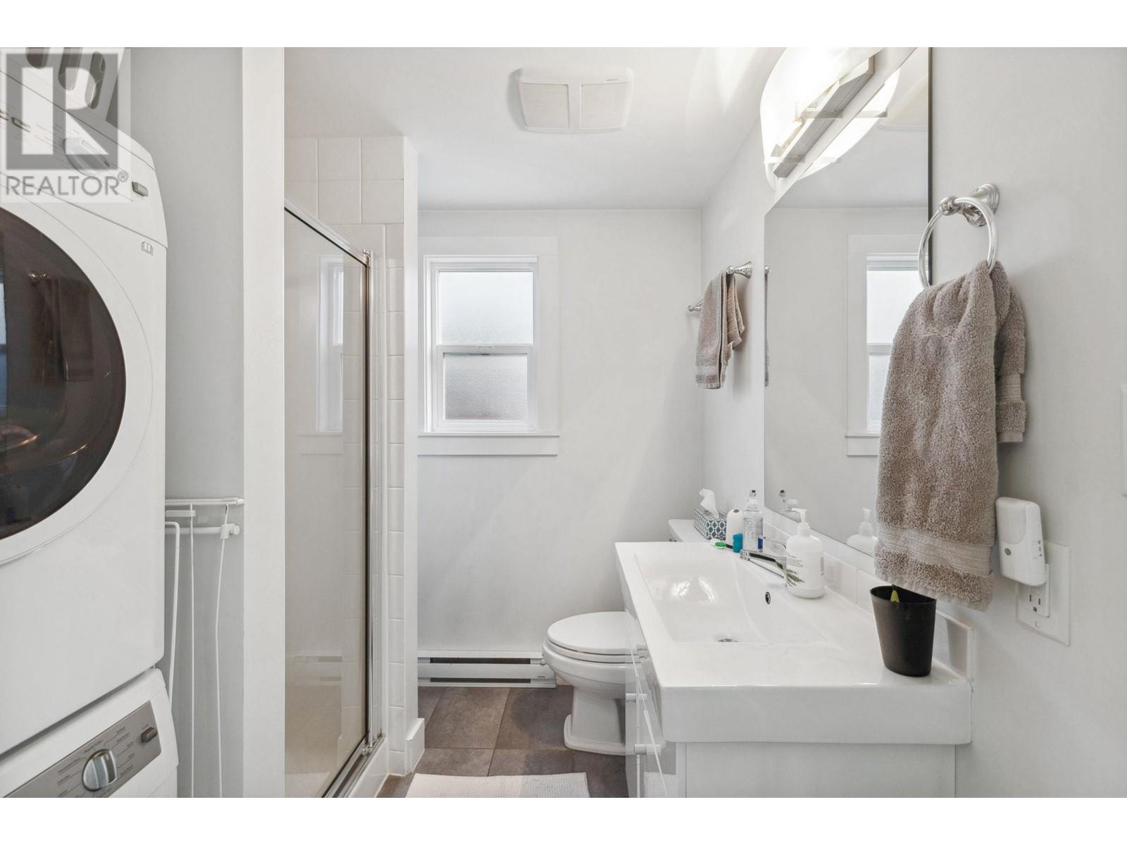 Listing Picture 36 of 40 : 4490 HARRIET STREET, Vancouver / 溫哥華 - 魯藝地產 Yvonne Lu Group - MLS Medallion Club Member