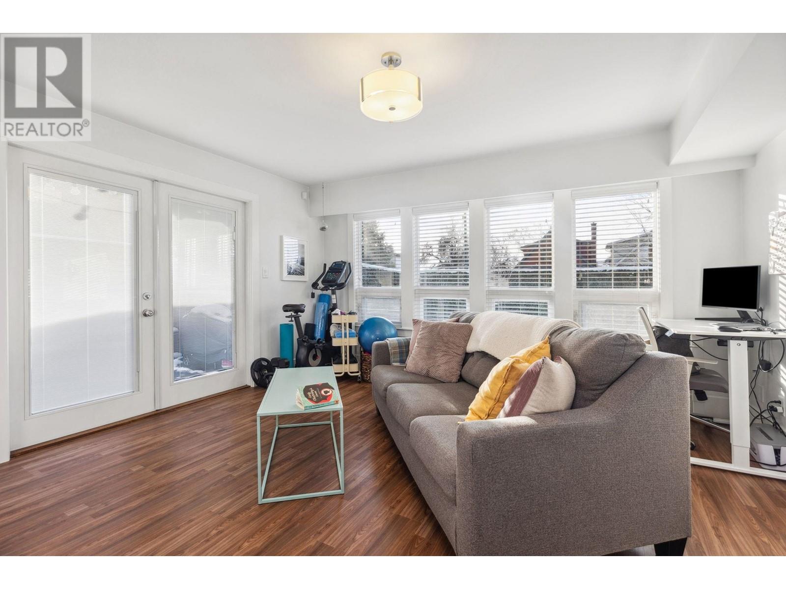 Listing Picture 34 of 40 : 4490 HARRIET STREET, Vancouver / 溫哥華 - 魯藝地產 Yvonne Lu Group - MLS Medallion Club Member