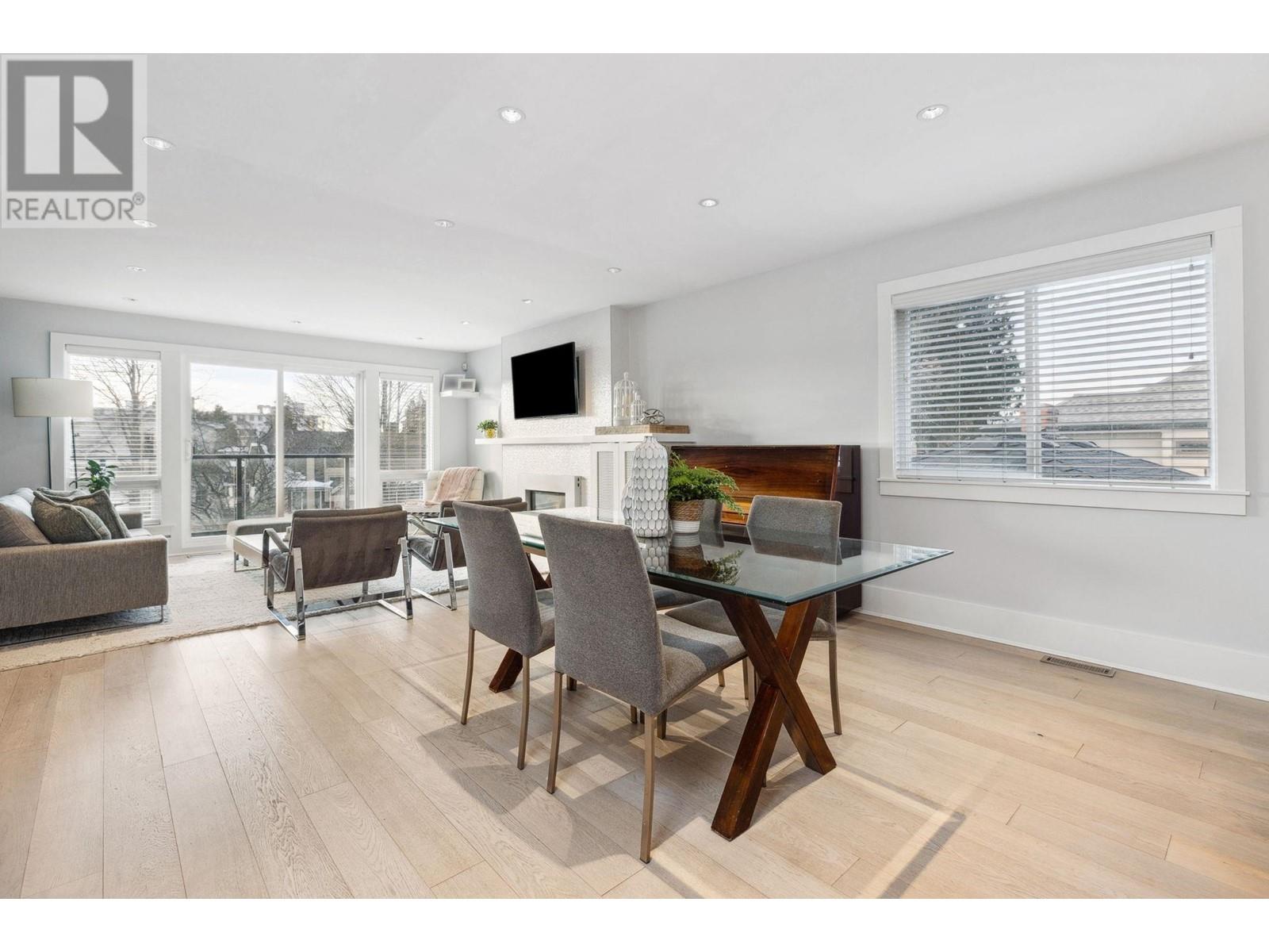 Listing Picture 2 of 40 : 4490 HARRIET STREET, Vancouver / 溫哥華 - 魯藝地產 Yvonne Lu Group - MLS Medallion Club Member