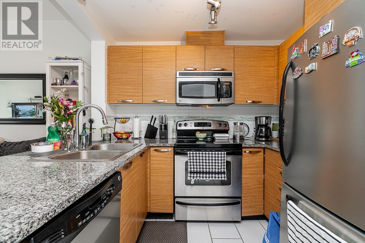 316 7418 Byrnepark Walk, Burnaby, British Columbia  V3N 0B3 - Photo 3 - R2967512