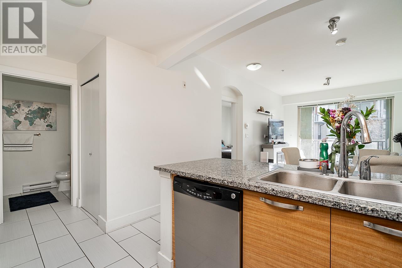 316 7418 Byrnepark Walk, Burnaby, British Columbia  V3N 0B3 - Photo 4 - R2967512