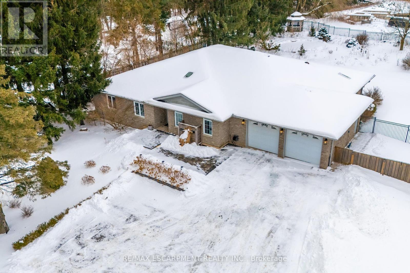 Property at 715 ROBSON ROAD image 3