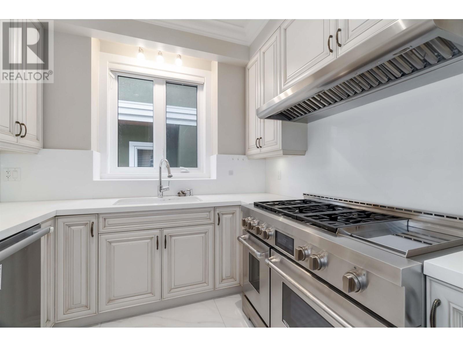 2216 W 21st Avenue, Vancouver, British Columbia  V6L 1J5 - Photo 13 - R2967726