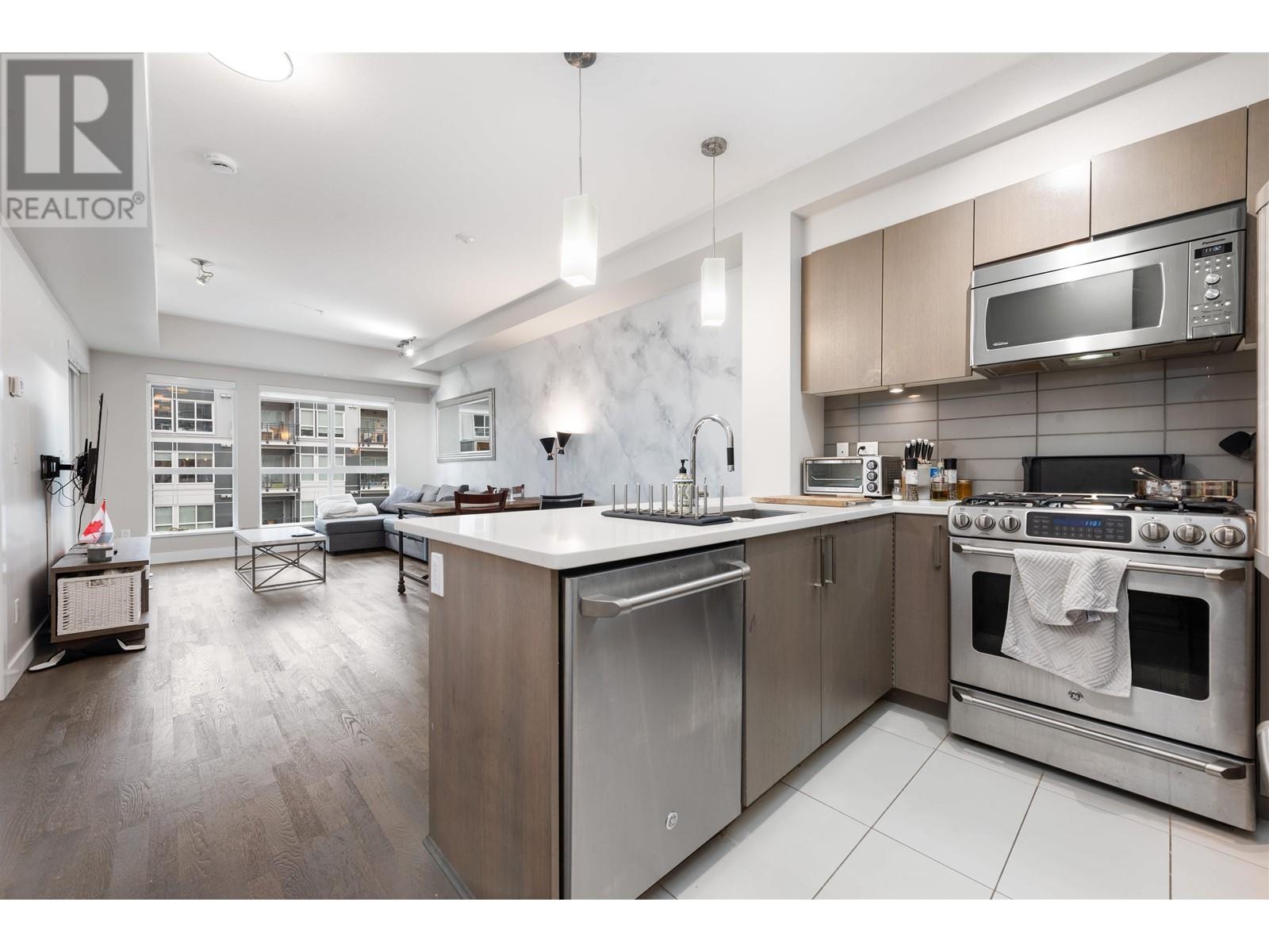 Listing Picture 3 of 32 : 516 10033 RIVER DRIVE, Richmond / 烈治文 - 魯藝地產 Yvonne Lu Group - MLS Medallion Club Member