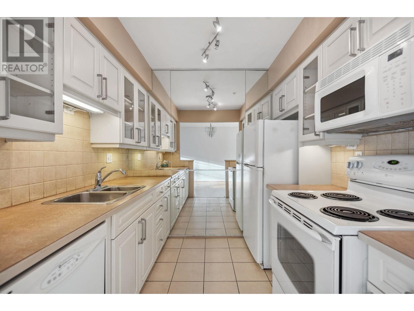 Listing Picture 10 of 25 : 403 1525 PENDRELL STREET, Vancouver / 溫哥華 - 魯藝地產 Yvonne Lu Group - MLS Medallion Club Member