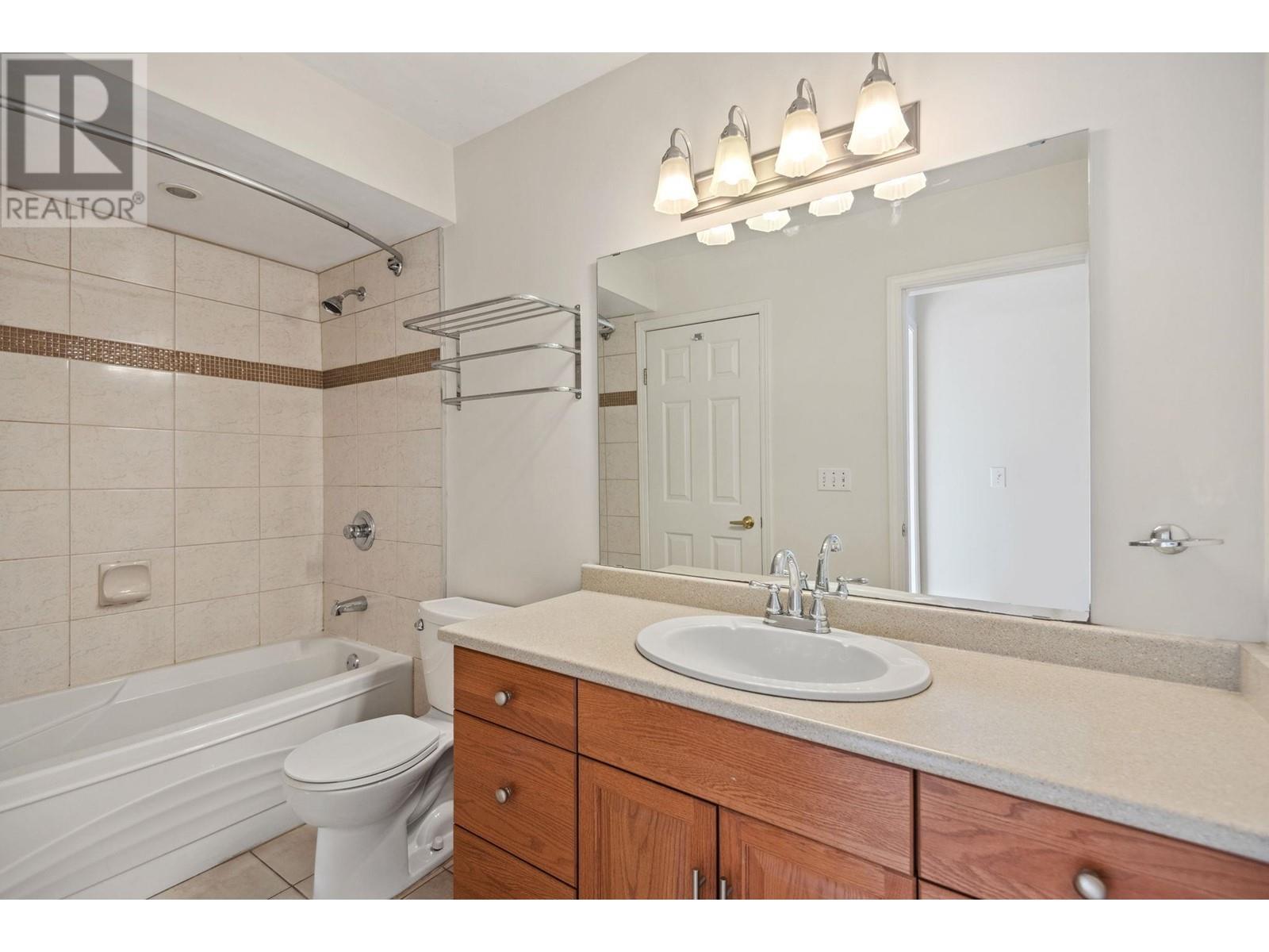 Listing Picture 11 of 25 : 403 1525 PENDRELL STREET, Vancouver / 溫哥華 - 魯藝地產 Yvonne Lu Group - MLS Medallion Club Member