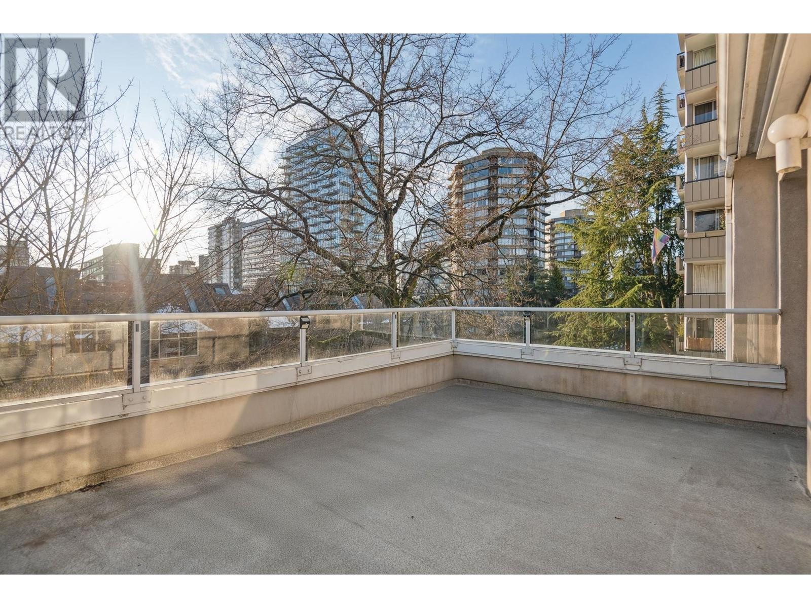 Listing Picture 15 of 25 : 403 1525 PENDRELL STREET, Vancouver / 溫哥華 - 魯藝地產 Yvonne Lu Group - MLS Medallion Club Member