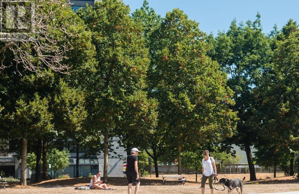 Listing Picture 24 of 25 : 403 1525 PENDRELL STREET, Vancouver / 溫哥華 - 魯藝地產 Yvonne Lu Group - MLS Medallion Club Member