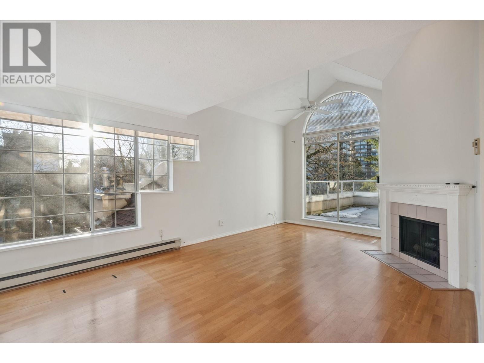 Listing Picture 3 of 25 : 403 1525 PENDRELL STREET, Vancouver / 溫哥華 - 魯藝地產 Yvonne Lu Group - MLS Medallion Club Member