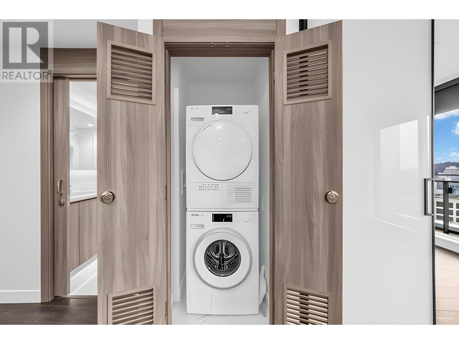 Listing Picture 5 of 11 : 1302 1768 COOK STREET, Vancouver / 溫哥華 - 魯藝地產 Yvonne Lu Group - MLS Medallion Club Member