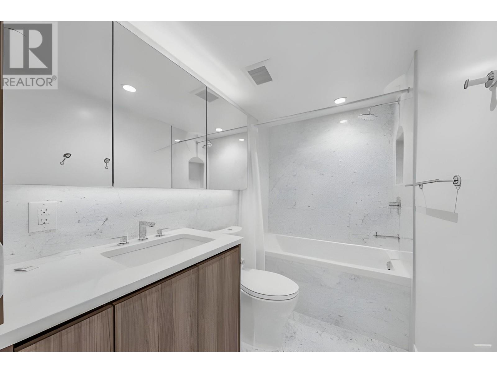 Listing Picture 6 of 11 : 1302 1768 COOK STREET, Vancouver / 溫哥華 - 魯藝地產 Yvonne Lu Group - MLS Medallion Club Member