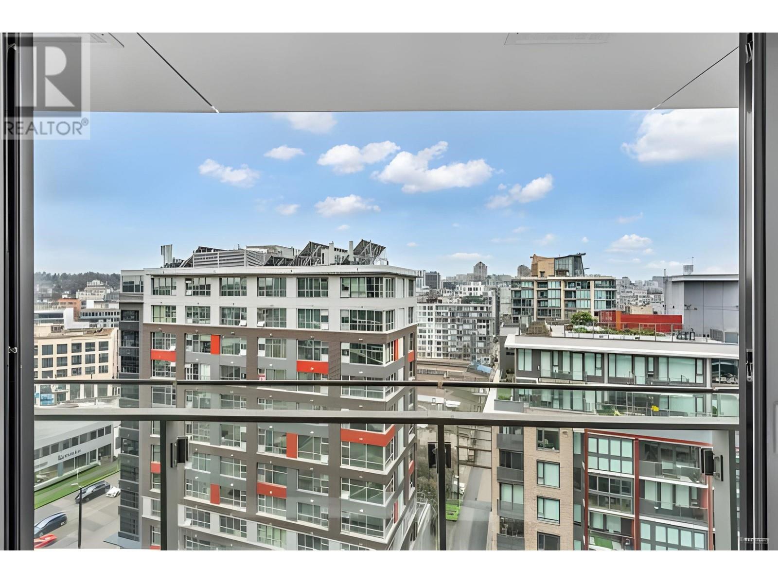 Listing Picture 7 of 11 : 1302 1768 COOK STREET, Vancouver / 溫哥華 - 魯藝地產 Yvonne Lu Group - MLS Medallion Club Member