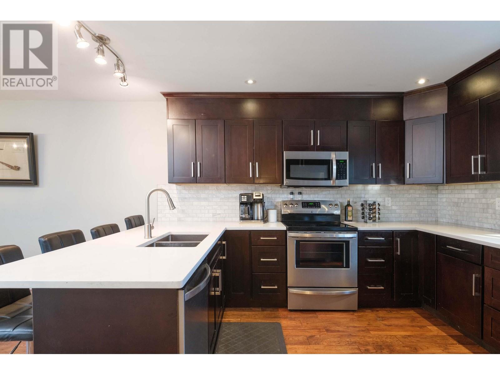 Property at 1290 PREMIER STREET image 1