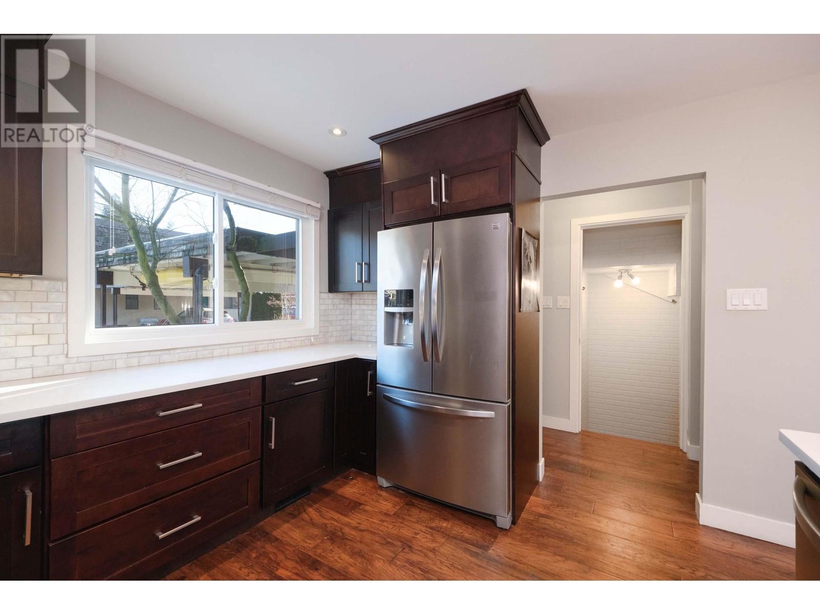 Property at 1290 PREMIER STREET image 4