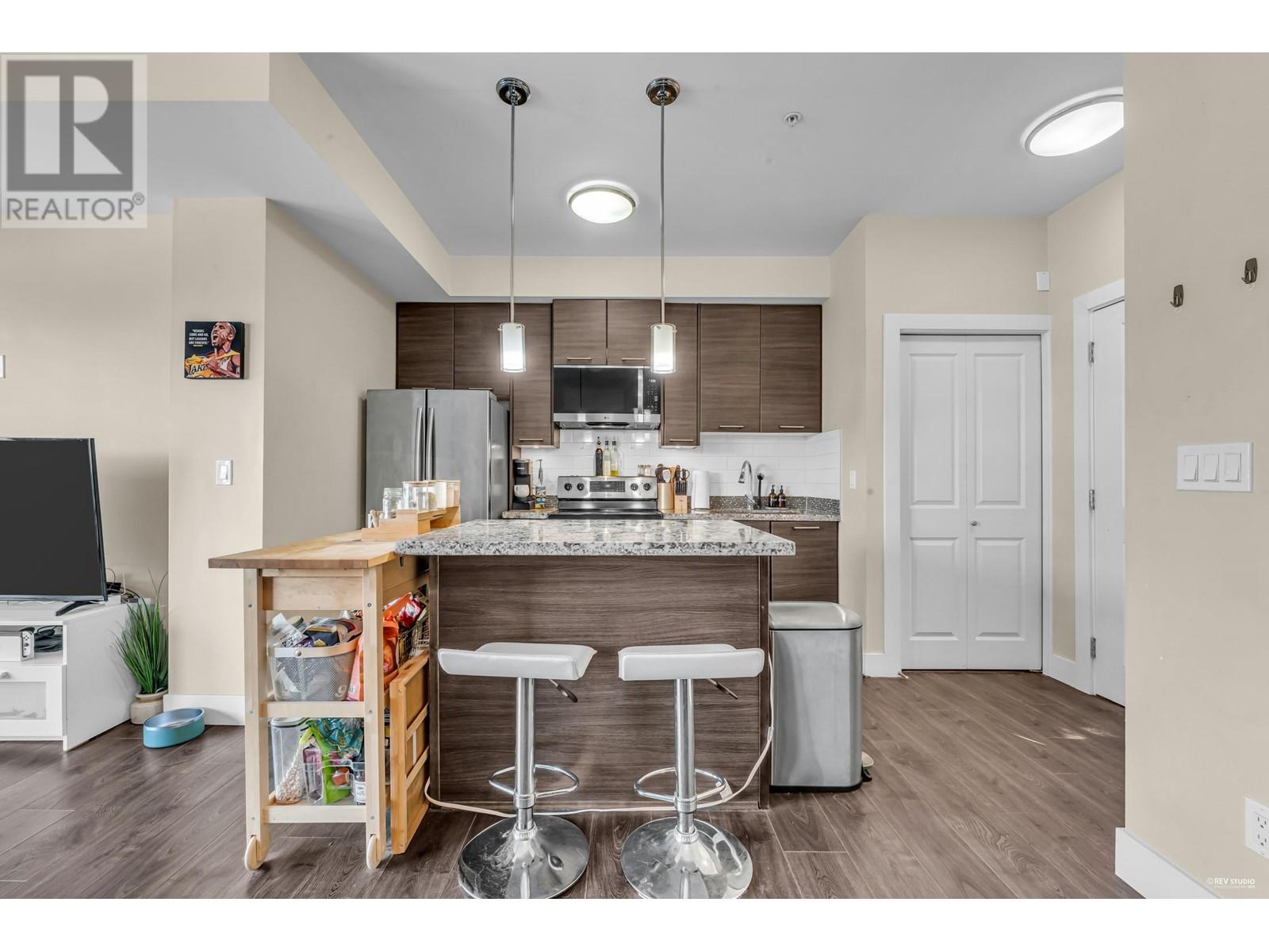 Listing Picture 10 of 22 : 212 7377 14TH AVENUE, Burnaby / 本拿比 - 魯藝地產 Yvonne Lu Group - MLS Medallion Club Member