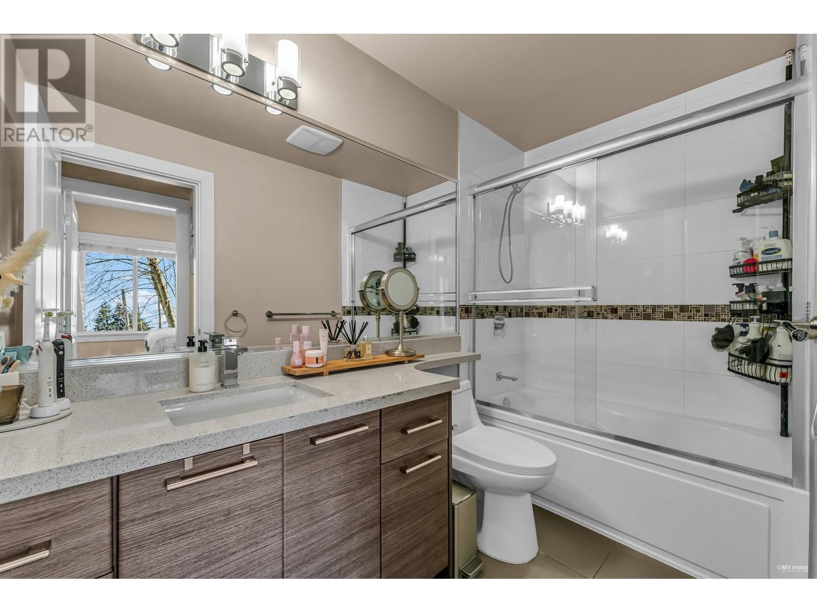 Listing Picture 12 of 22 : 212 7377 14TH AVENUE, Burnaby / 本拿比 - 魯藝地產 Yvonne Lu Group - MLS Medallion Club Member