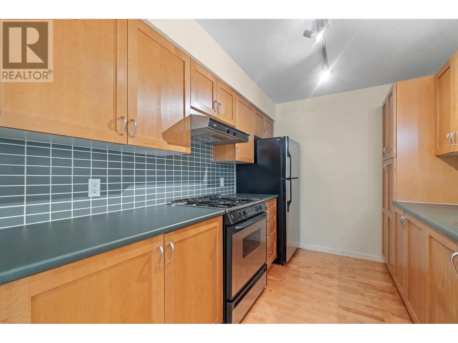 Listing Picture 16 of 25 : 211 2161 W 12TH AVENUE, Vancouver / 溫哥華 - 魯藝地產 Yvonne Lu Group - MLS Medallion Club Member