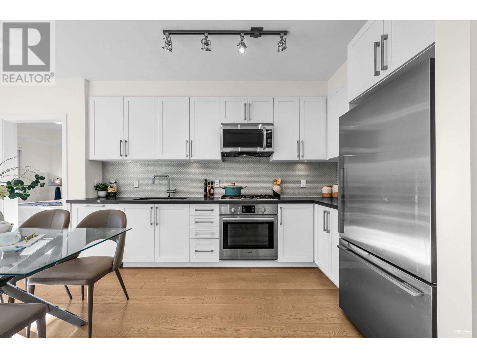Listing Picture 2 of 25 : 105 10177 RIVER DRIVE, Richmond / 烈治文 - 魯藝地產 Yvonne Lu Group - MLS Medallion Club Member