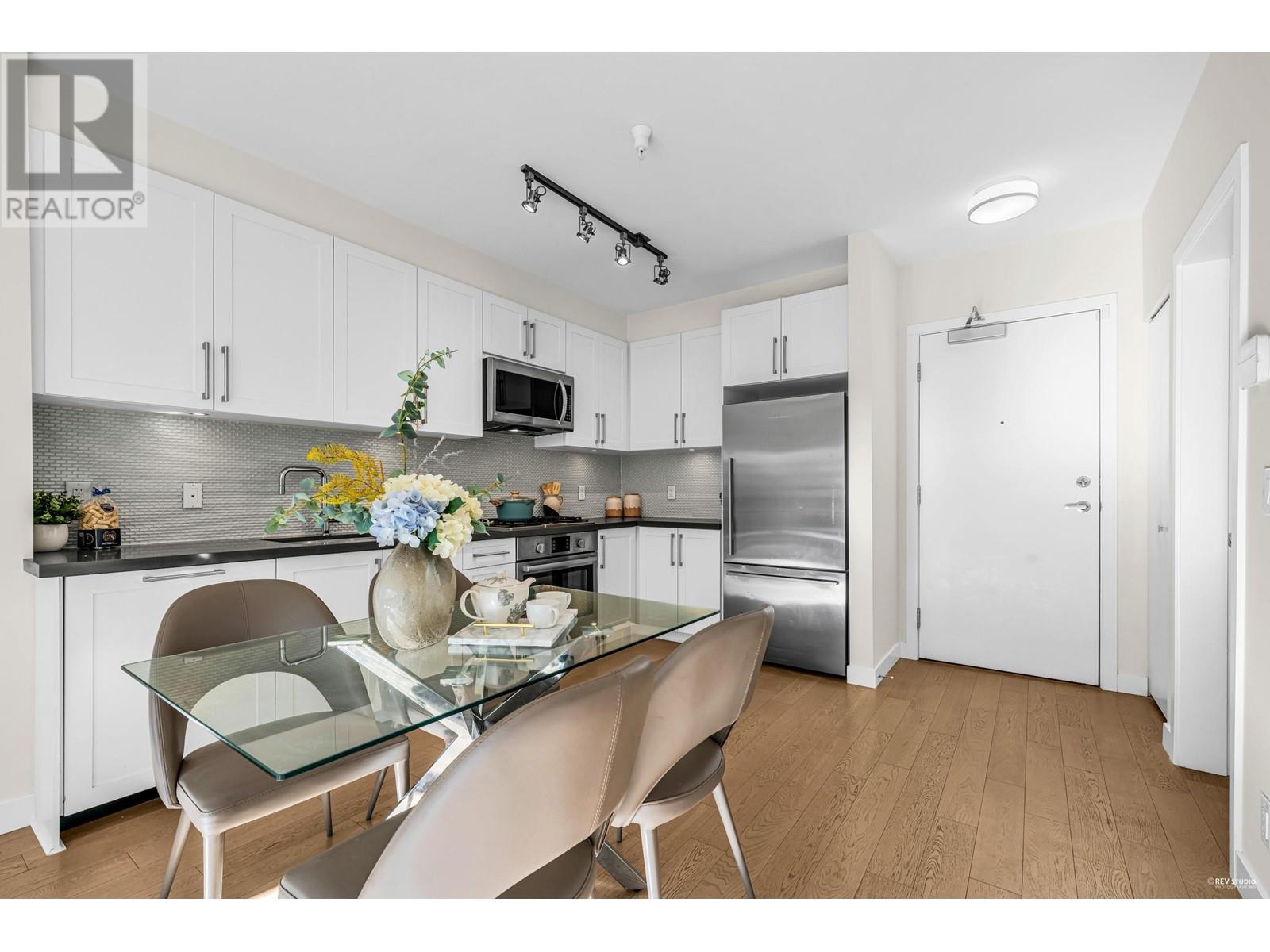 Listing Picture 4 of 25 : 105 10177 RIVER DRIVE, Richmond / 烈治文 - 魯藝地產 Yvonne Lu Group - MLS Medallion Club Member