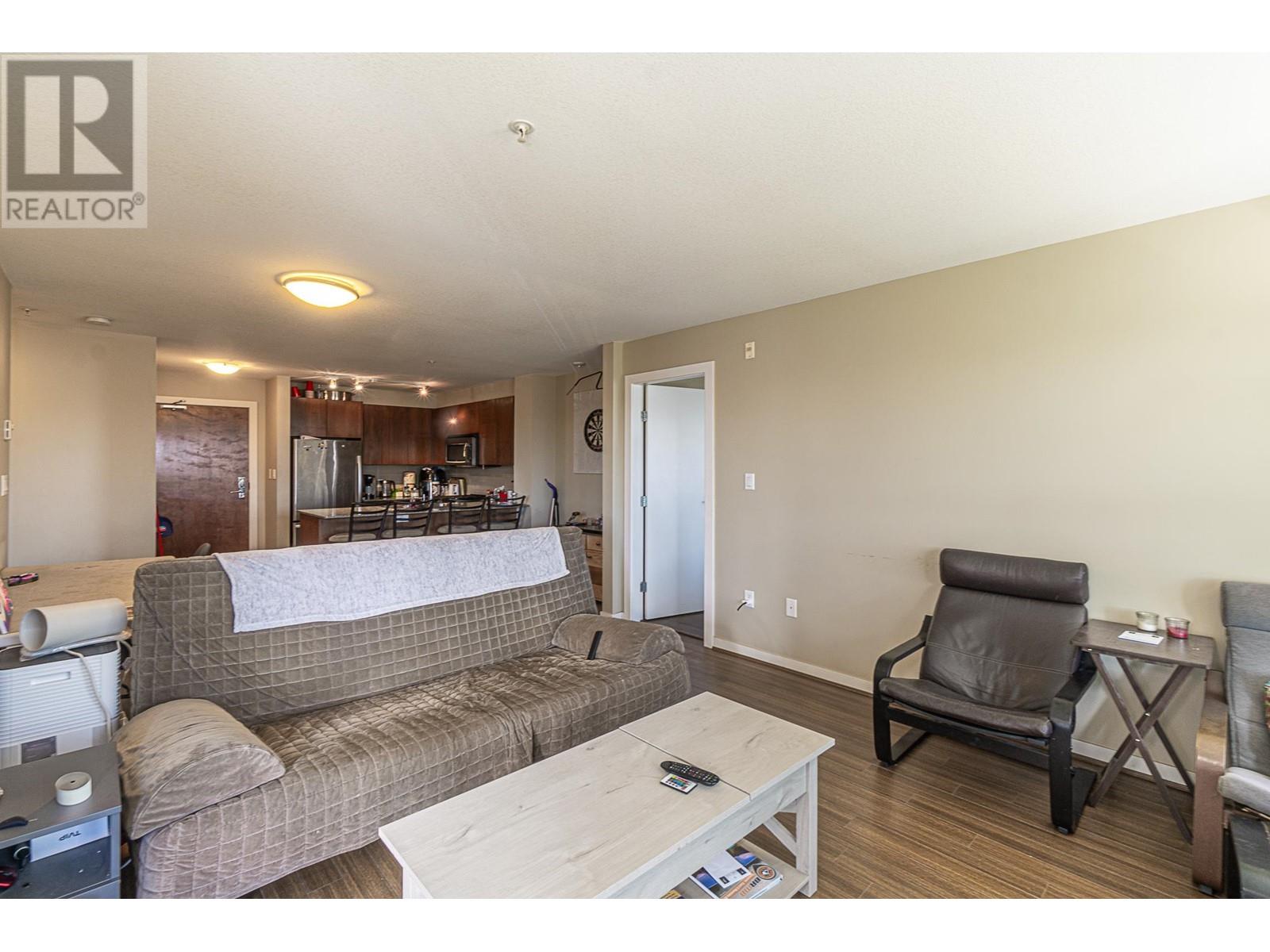 Listing Picture 6 of 32 : 312 5665 IRMIN STREET, Burnaby / 本拿比 - 魯藝地產 Yvonne Lu Group - MLS Medallion Club Member