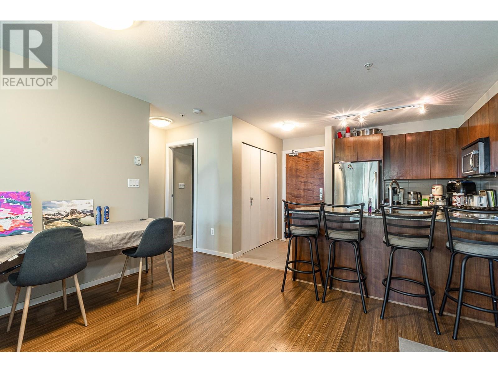 Listing Picture 8 of 32 : 312 5665 IRMIN STREET, Burnaby / 本拿比 - 魯藝地產 Yvonne Lu Group - MLS Medallion Club Member