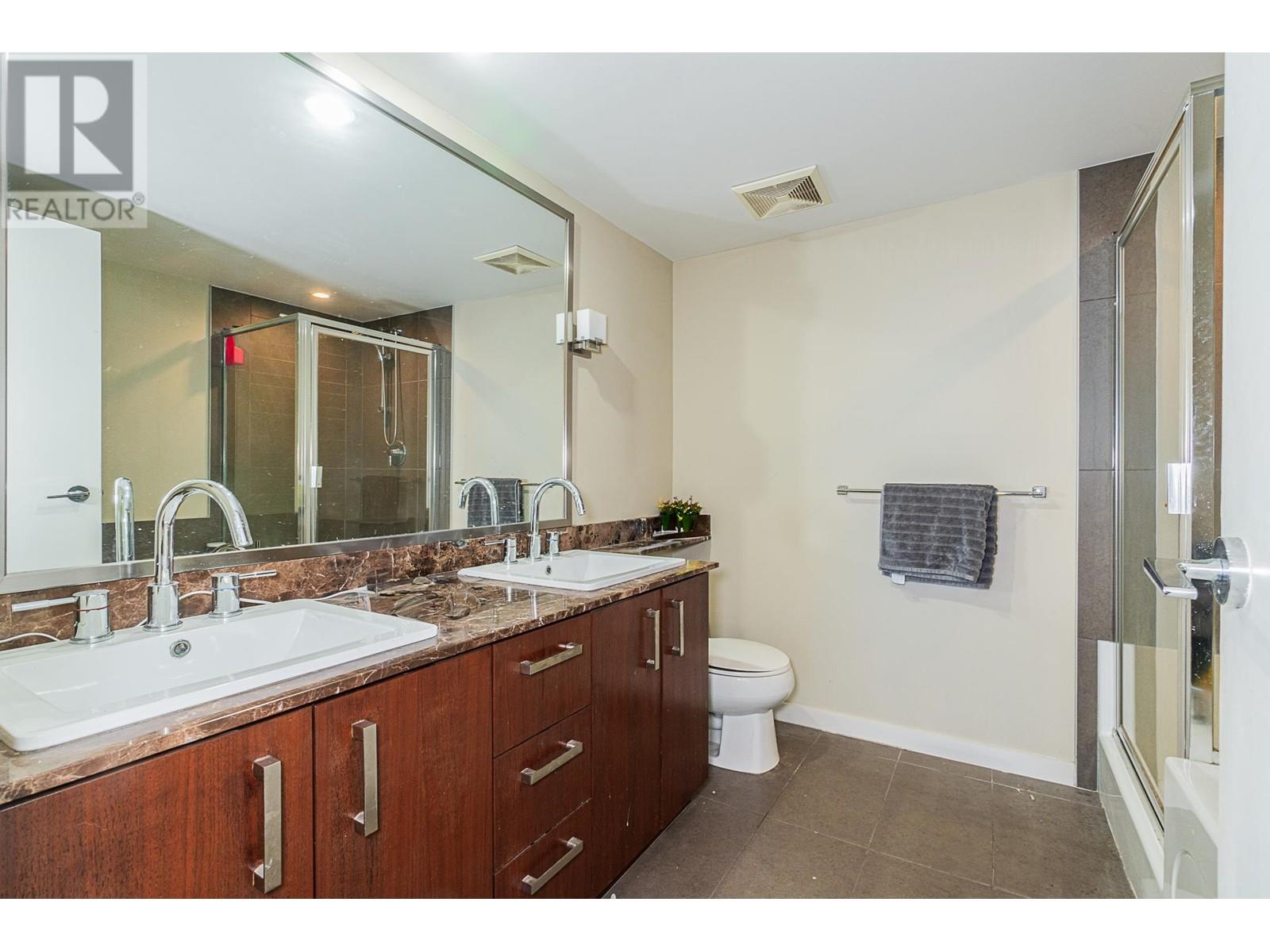 Listing Picture 25 of 32 : 312 5665 IRMIN STREET, Burnaby / 本拿比 - 魯藝地產 Yvonne Lu Group - MLS Medallion Club Member