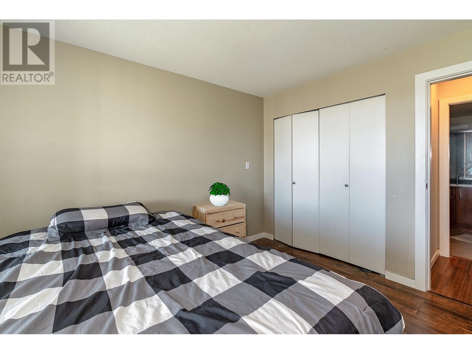 Listing Picture 16 of 32 : 312 5665 IRMIN STREET, Burnaby / 本拿比 - 魯藝地產 Yvonne Lu Group - MLS Medallion Club Member