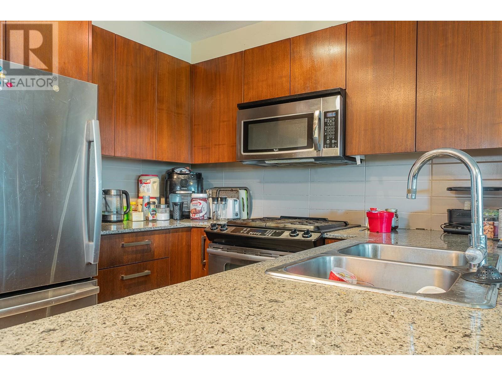 Listing Picture 13 of 32 : 312 5665 IRMIN STREET, Burnaby / 本拿比 - 魯藝地產 Yvonne Lu Group - MLS Medallion Club Member
