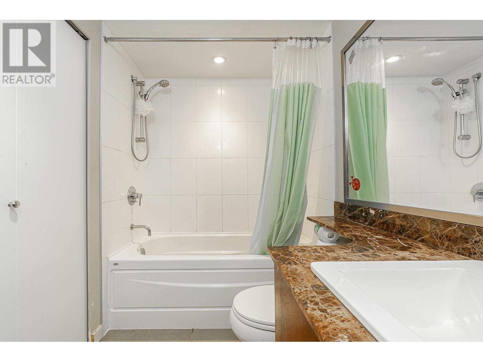 Listing Picture 20 of 32 : 312 5665 IRMIN STREET, Burnaby / 本拿比 - 魯藝地產 Yvonne Lu Group - MLS Medallion Club Member