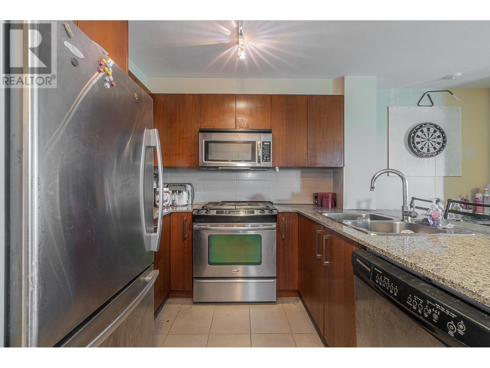 Listing Picture 12 of 32 : 312 5665 IRMIN STREET, Burnaby / 本拿比 - 魯藝地產 Yvonne Lu Group - MLS Medallion Club Member
