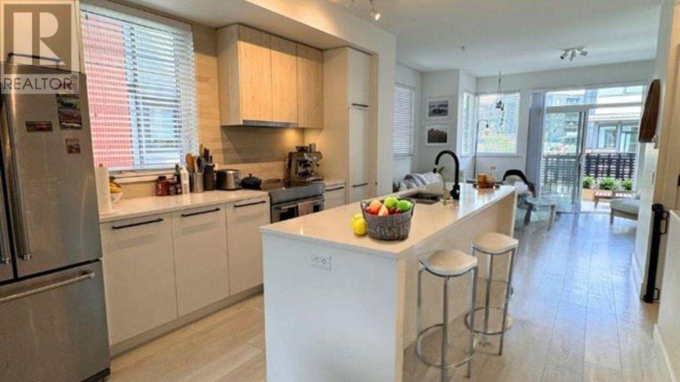 1372 MARINASIDE PLACE