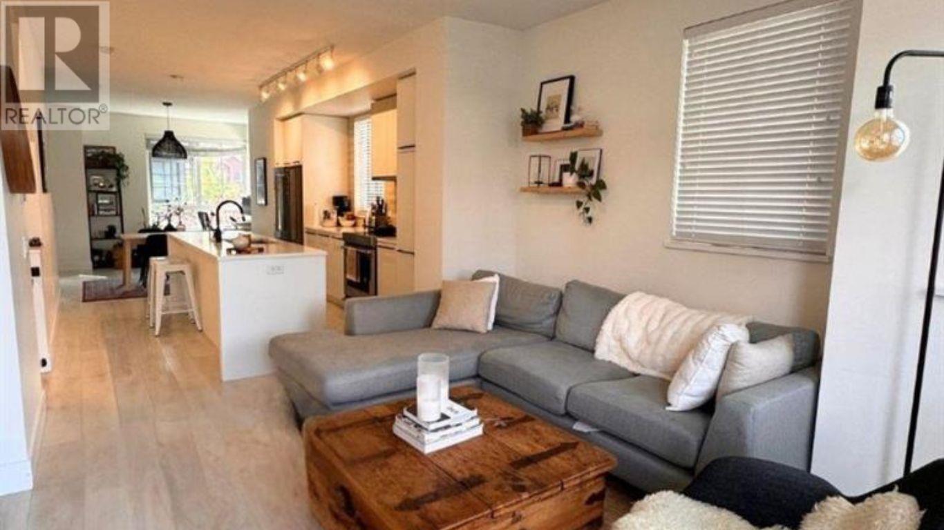 1372 MARINASIDE PLACE