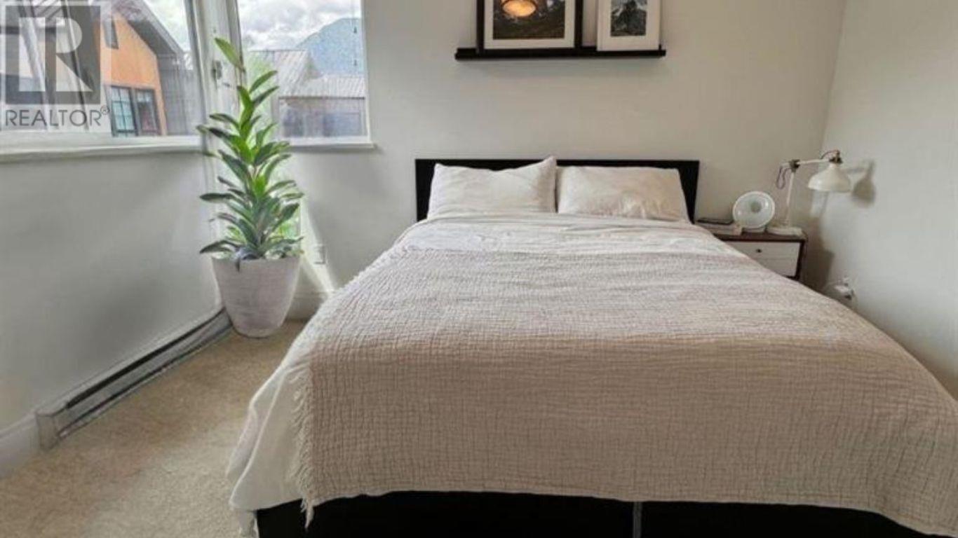 1372 MARINASIDE PLACE