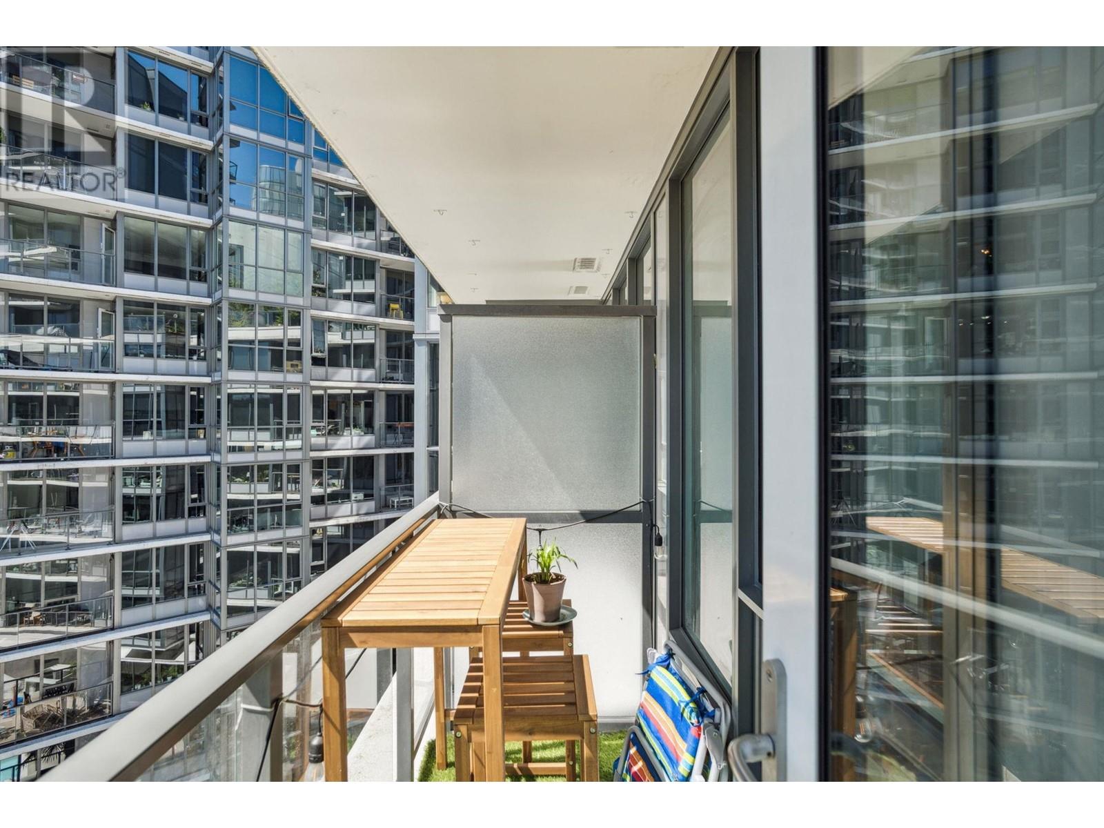 Listing Picture 22 of 32 : 1051 38 SMITHE STREET, Vancouver / 溫哥華 - 魯藝地產 Yvonne Lu Group - MLS Medallion Club Member