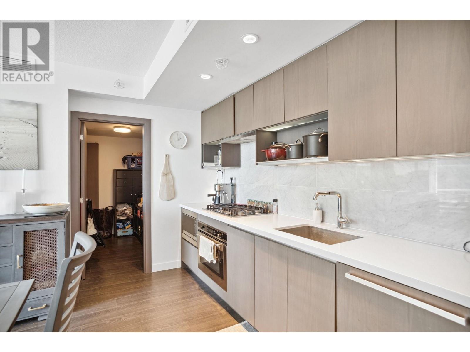 Listing Picture 12 of 32 : 1051 38 SMITHE STREET, Vancouver / 溫哥華 - 魯藝地產 Yvonne Lu Group - MLS Medallion Club Member