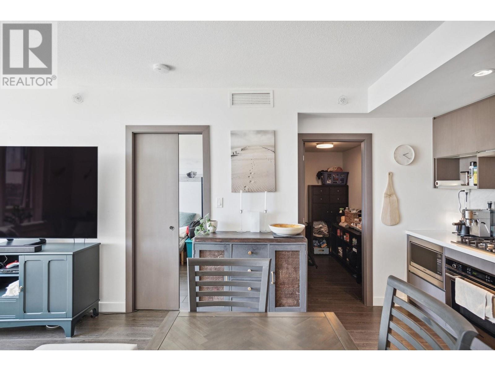 Listing Picture 7 of 32 : 1051 38 SMITHE STREET, Vancouver / 溫哥華 - 魯藝地產 Yvonne Lu Group - MLS Medallion Club Member