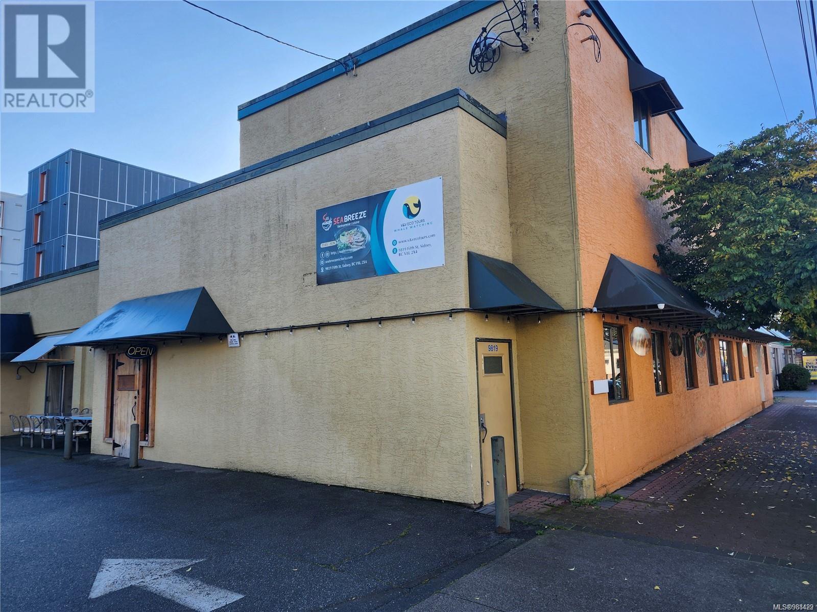 9819 Fifth St, Sidney, British Columbia