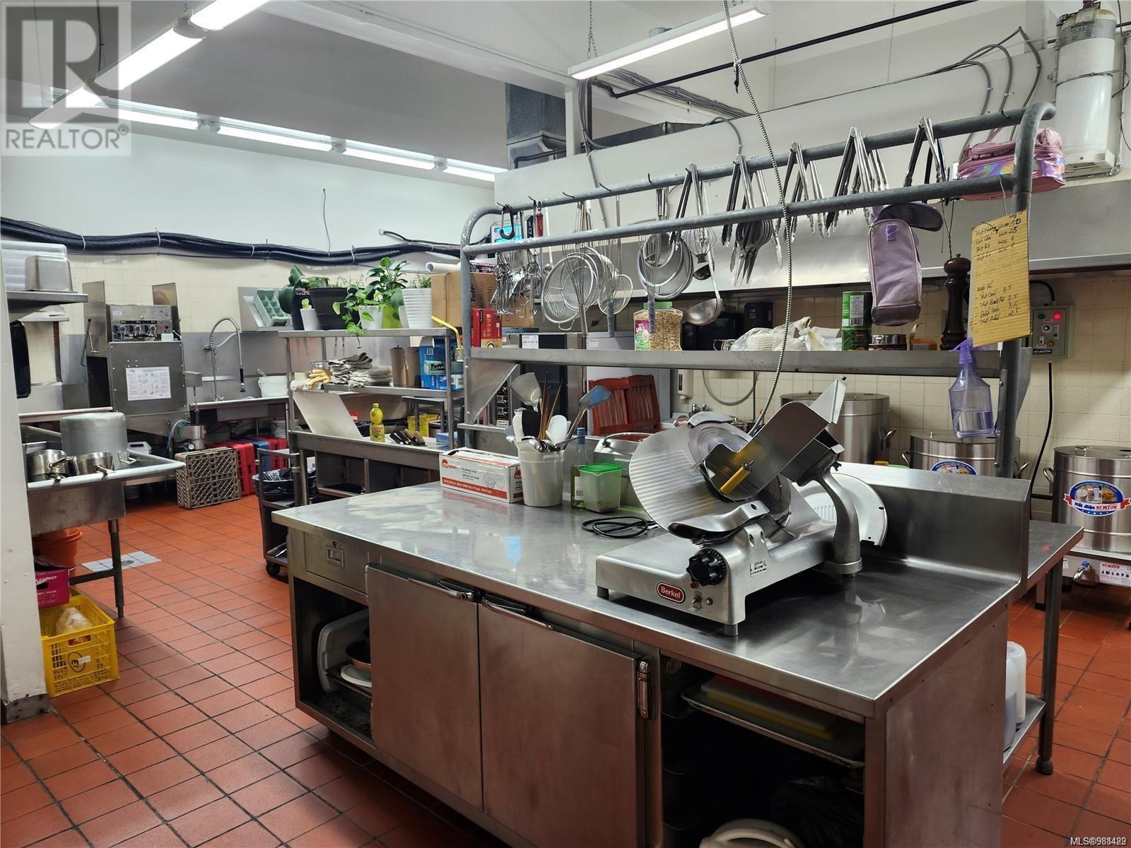 9819 Fifth St, Sidney, British Columbia  V8L 2X4 - Photo 15 - 988429