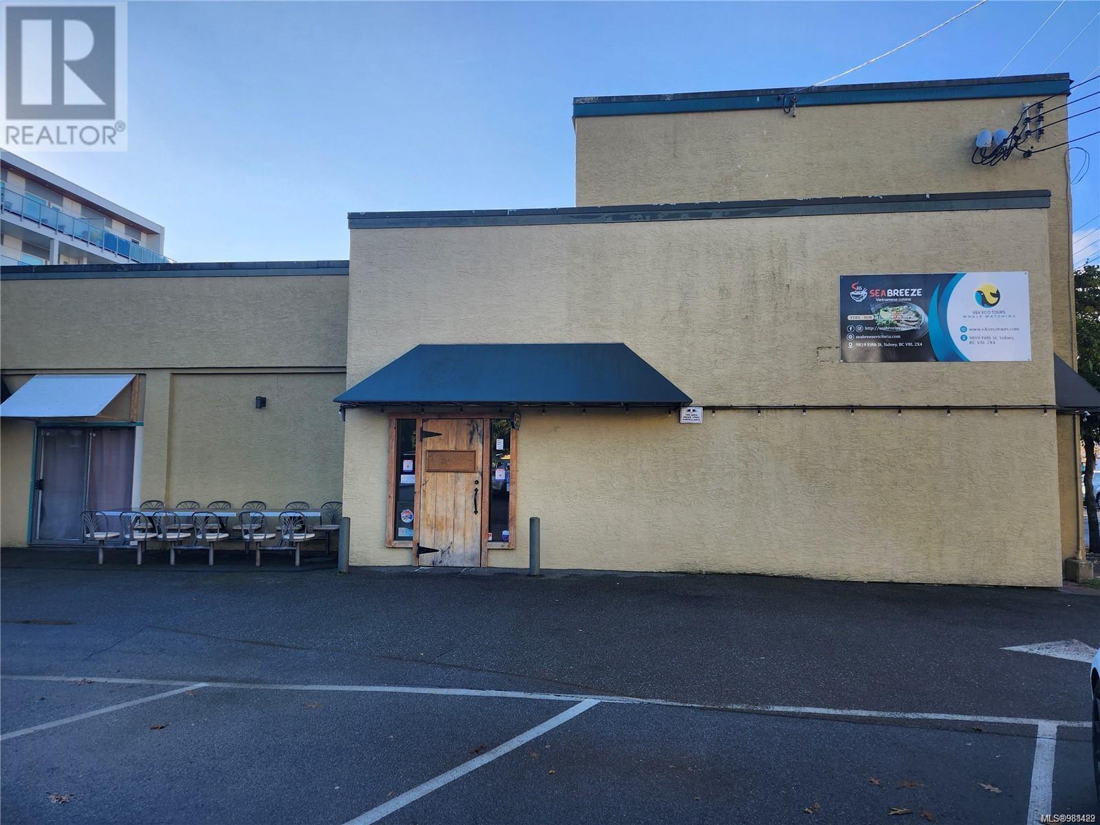 9819 Fifth St, Sidney, British Columbia  V8L 2X4 - Photo 2 - 988429